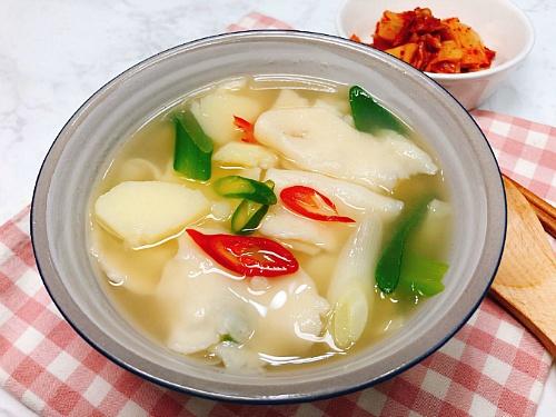 [오늘의 시] 수제비...목필균 아득하게 그리운 이모의 손맛