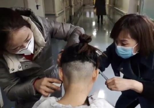 中간호사들 삭발하고 신종코로나 잡으러 우한으로