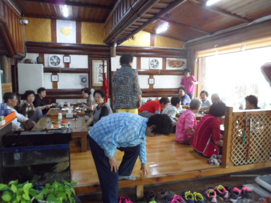 통영시 미수동 산청한우식당, 어르신 중식 제공