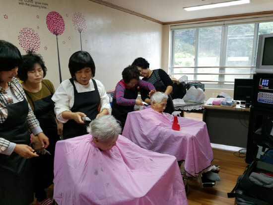 거창군여성단체협의회, 미용봉사단 첫 봉사활동