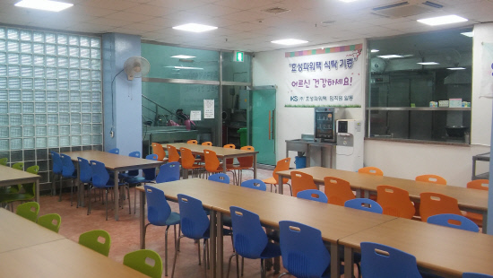 양산 ㈜효성파워택, 경로식당에 식탁 기증