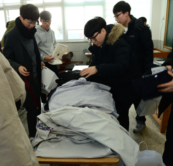 진주동명고 교복 물려주기 행사