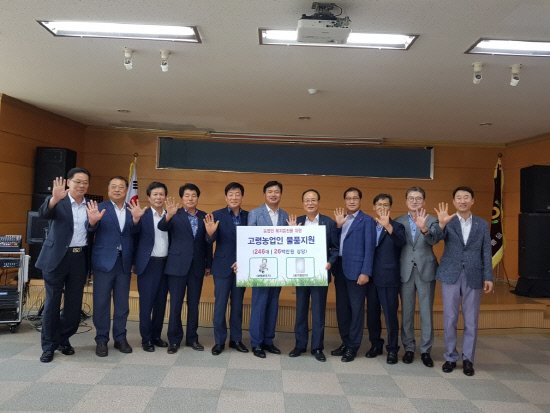 농협거제시지부 고령농업인 보행보조기 등 지원