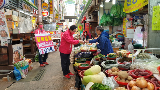[창원성산] 전통시장 돌며 민생 해결사 자처