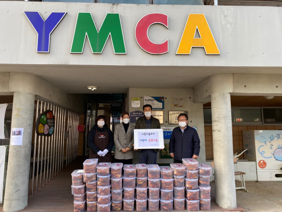 (주)참다올푸드, 창원YMCA에 사랑의 김장 전달