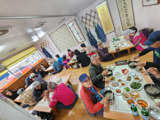 양산 중앙동 시골한우곰탕 경로잔치 개최