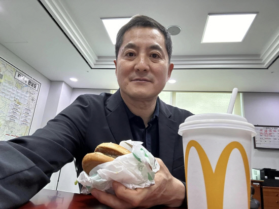 고추 버거 먹어보니 진주 고추 맞네예