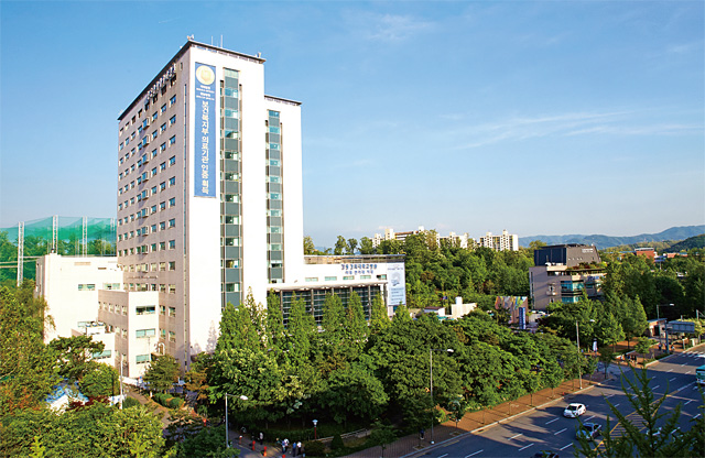 [대한민국 名병원 9] 강동경희대학교병원 | 간·신장 동시 이식 등 고난도 외과수술 성공하며 ‘명성’ 외래환자 연 70만명… 수도권 남동부... 