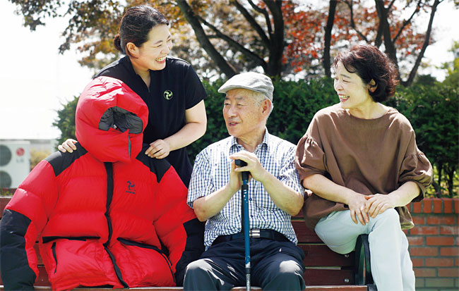 [Interview] 44년 침낭 匠人 우석훈 다나산업 대표 | 엄홍길 대장도 사랑한 국산 명품…“품질에 대한 고집이 바로 장인정신”