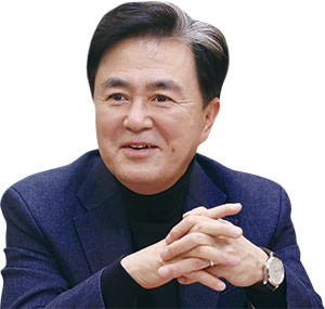 [Interview] 충청지방정부연합 추진하는 김태흠 충청남도 도지사 | “충청 단일 경제권 경쟁력 충분…서울보다 지방 메가시티가 우선”