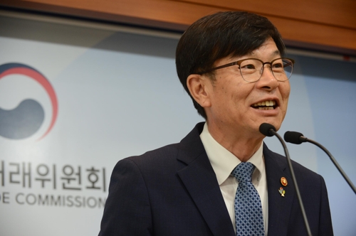 김상조 최저임금 상승에 따른 가맹점주 부담…완화 노력