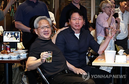 젠슨 황, 내일 SK와 협력 방안 공개…전영현 삼성 부회장도 회동