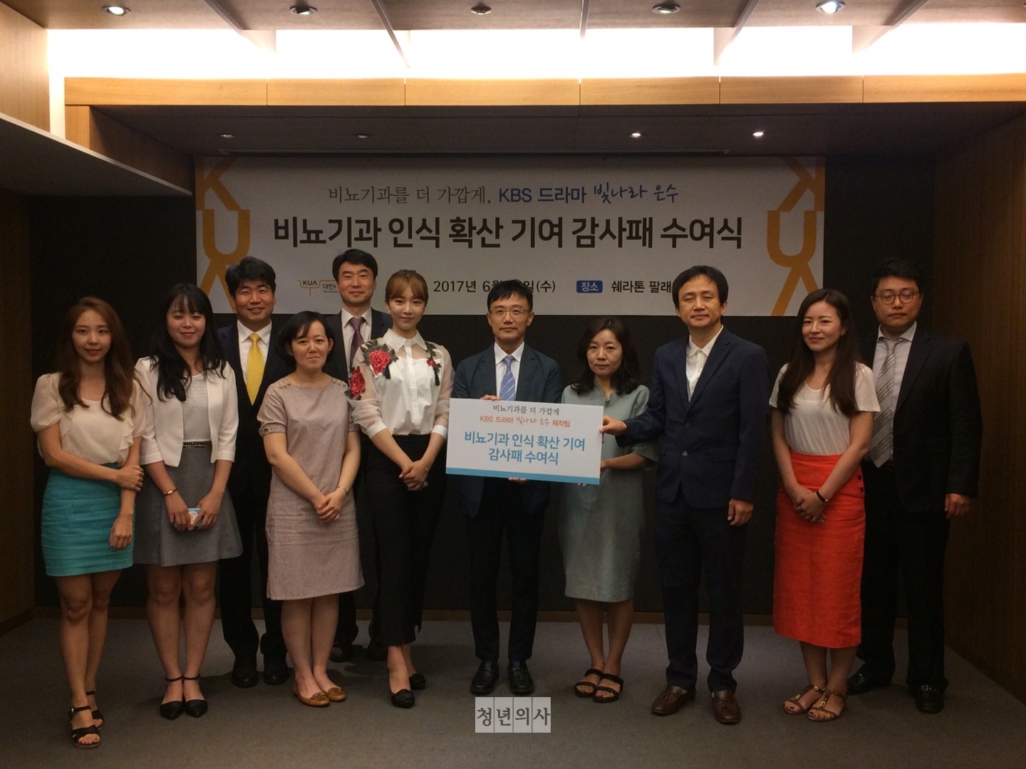 “비뇨기과에 남성만 간다는 선입견은 버리세요”