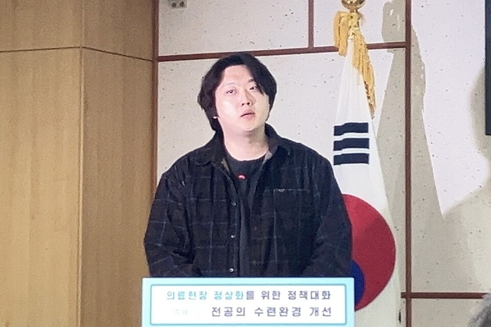 사직 전공의들, 주 80→64시간 근무 요구…노동 착취 말아야