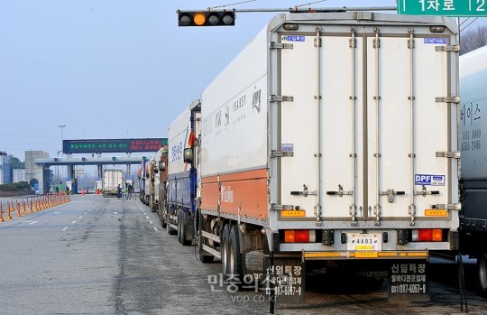 [포토] 북한 개성공단 가는 길 모두 올스톱