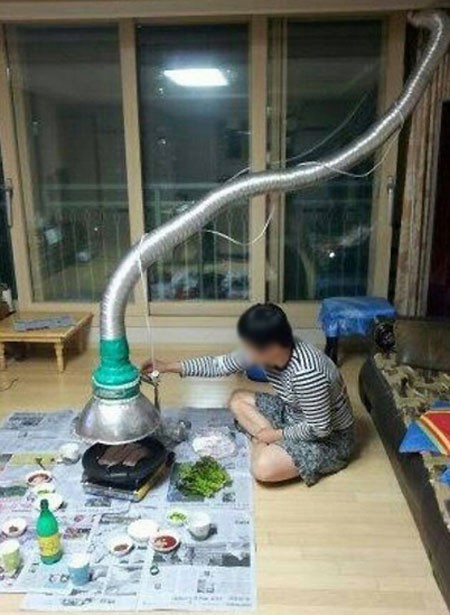 집에서 식당 기분 내기, 연기는 완벽 해결인데..현실성은 0%?