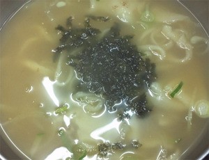 생방송투데이 2천원짜리 칼국수 맛집 대공개...비결은