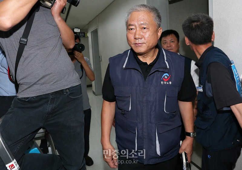 중앙집행위 입장하는 김동만 한국노총 위원장[포토]