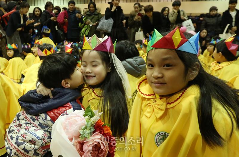 누나 초등학교 입학 축하해요[포토]