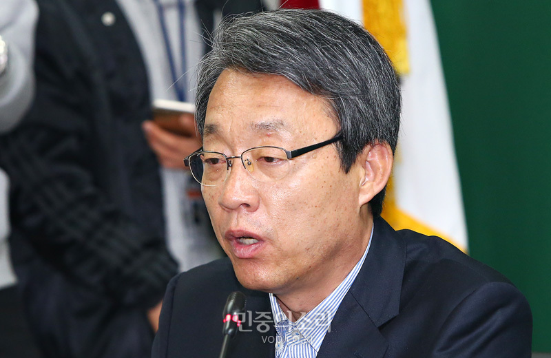 입을 연 김성식[포토]