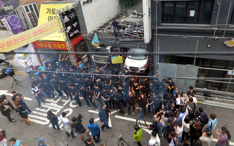 “법대로 하자”는 리쌍, 우장창창 2차 ‘강제집행’ 강행?
