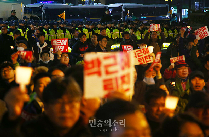 청와대 방향 봉쇄한 경찰[포토]