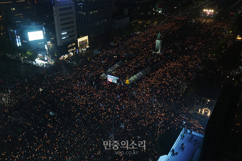 거리로 뛰쳐나온 30만 군중…강력한 ‘박근혜 퇴진’ 민심 확인