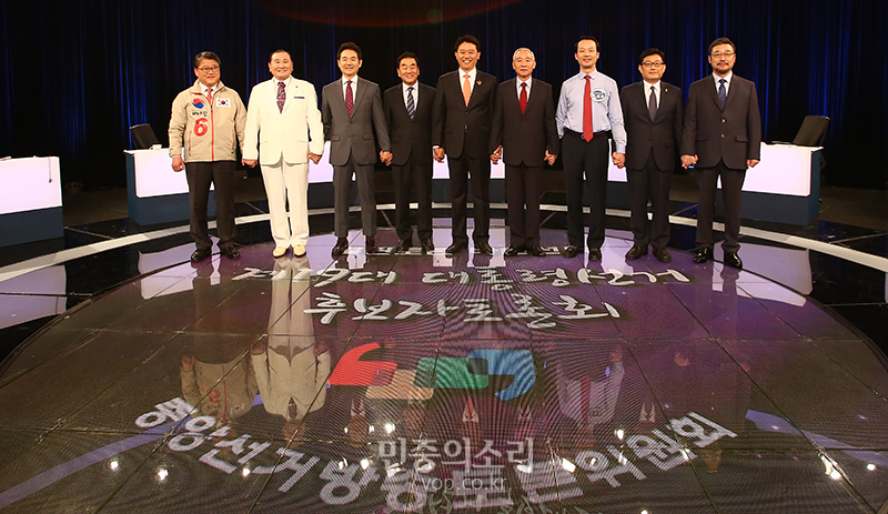 포즈 취하는 6번부터 15번 대선후보들[포토]