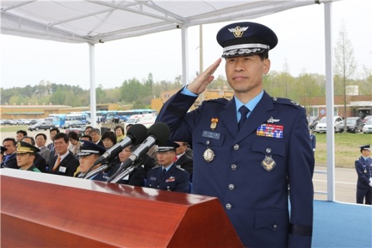 공군 제19전투비행단장 이·취임식 거행