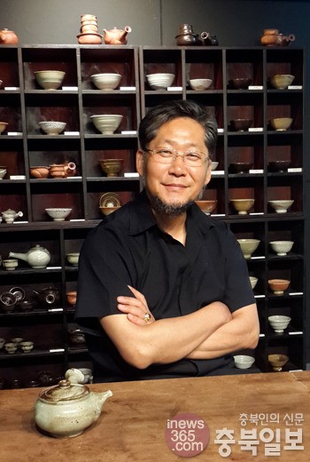 충북 최초 도예명인 김기종씨