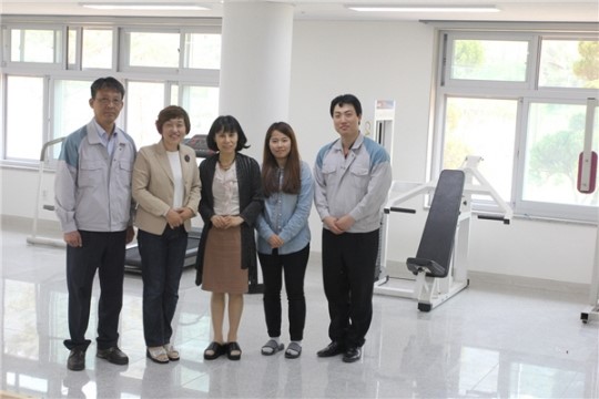 충북 안전보건公, 해오름 마을에 체력단련기구 기증