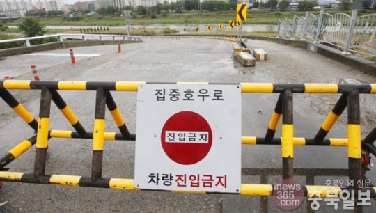 태풍영향…청주 무심천 하상도로 통제