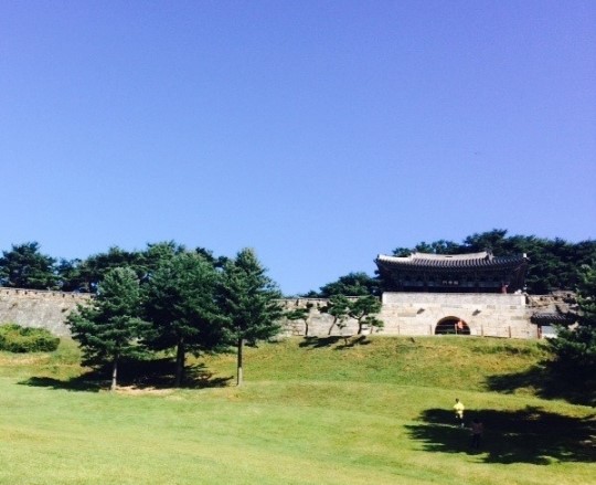 청주 상당산성이 신음하고 있다