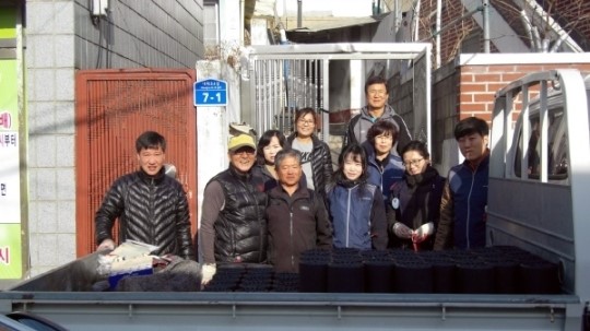 제천 샘물봉사회 사랑의 연탄 전달