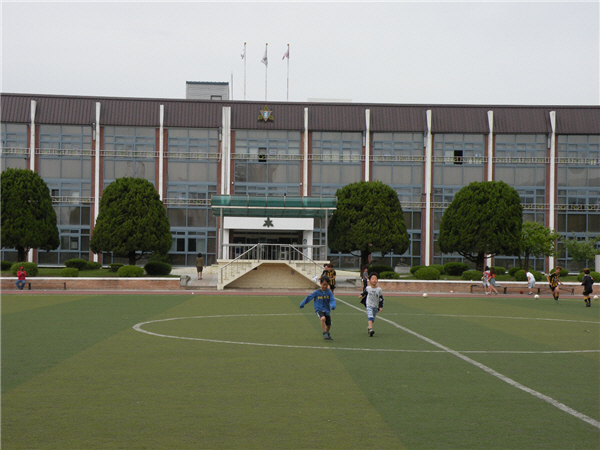 100년의 학교역사가 말한다 -  충주 교현초등학교