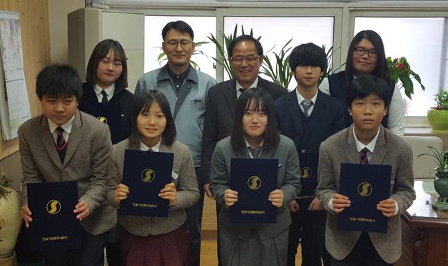 한일시멘트 단양공장, 매포초·중에 장학금
