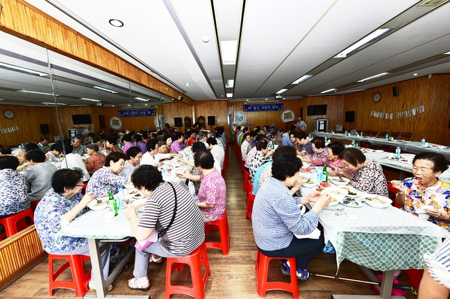 청주 곳곳 초복 맞아 삼계탕 나눔 이어져