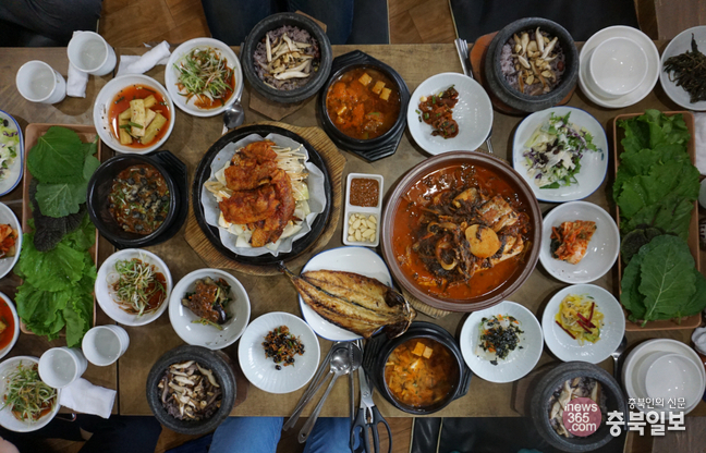 미친(味親) 사람들 - 청주 문의면 대청댐가는길에