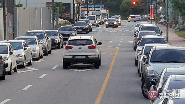 서충주신도시에 교통사고 유발하는 이상한 도로