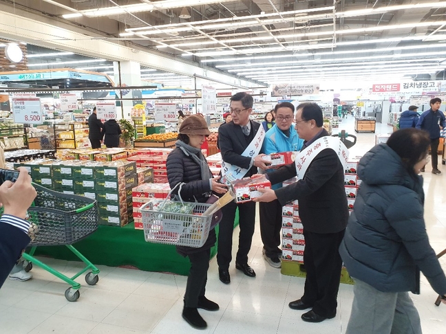 충북농협, 수도권·제주 하나로마트서 상생마케팅