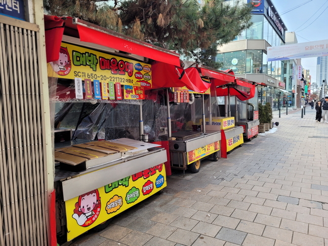 청주시, 불법 노점 철거한 성안길에 시민 휴식공간 마련