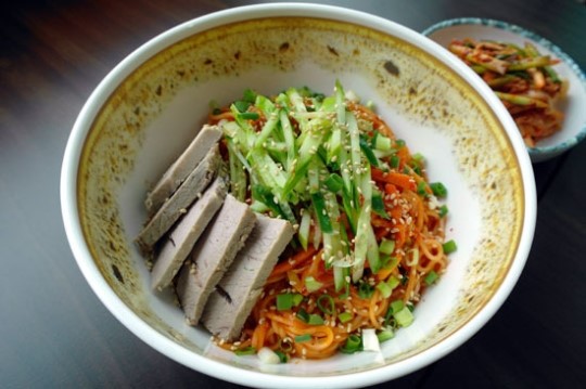 담백하고 시원한 제주 고기국수의 맛