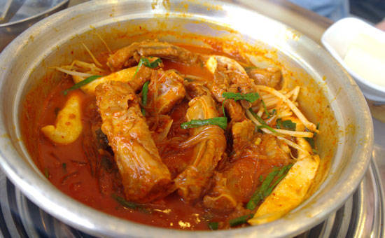 강원도 막국수와 등갈비찜으로 소문난 ‘손박사‘