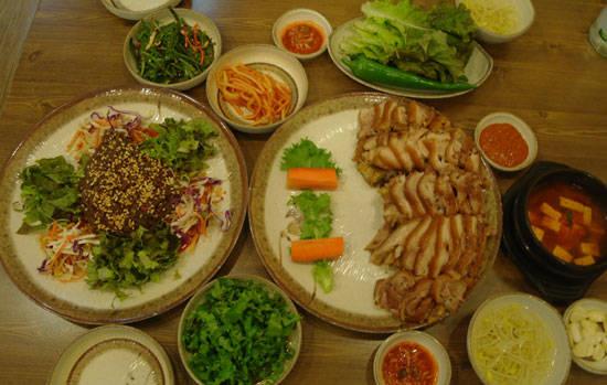 직장인 퇴근길 유혹하는 족발의 맛 ‘황박사 왕족발’