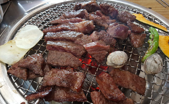 천안 줄서서 먹는 수중숙성 한우집. 꽃핀 한우