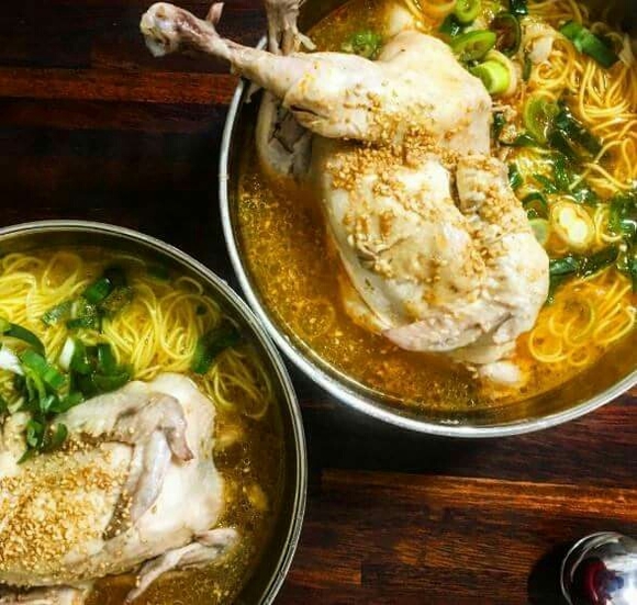 닭 한 마리 푸짐한 비주얼 매력적인 초읍동맛집 국수 별미