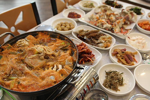 안면도 가볼만한곳 ‘꽃지원조꽃게집’, 게국지 맛집으로 유명