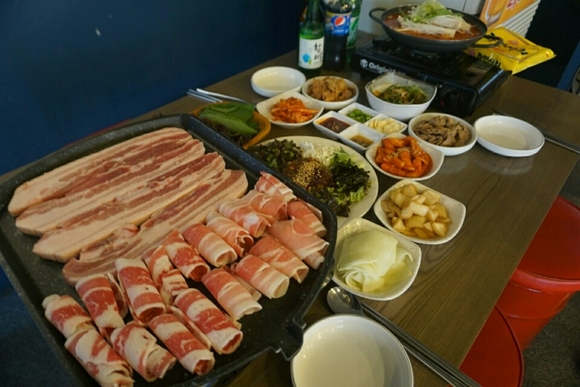 SNS에서도 화제를 모은 신림 맛집 꽃마차 대박 무한리필 메뉴
