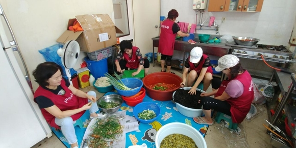 [사진] 대덕구 비래동 복지만두레, ‘맞춤형 밑반찬’ 서비스