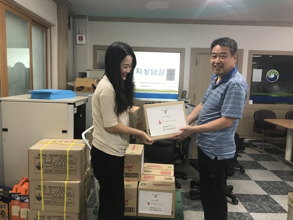[사진] 서구 내동, 저소득 한부모 가구에 라면 전달